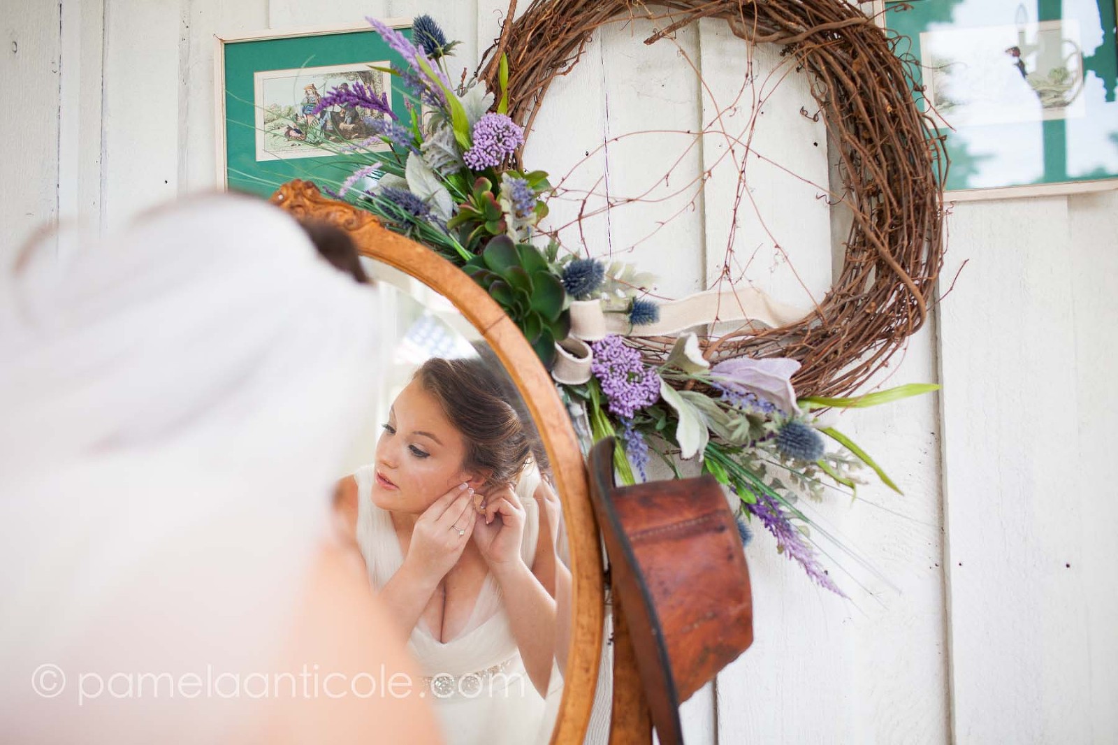 bride getting ready at lingrow farms pittsburgh documentary wedding photos