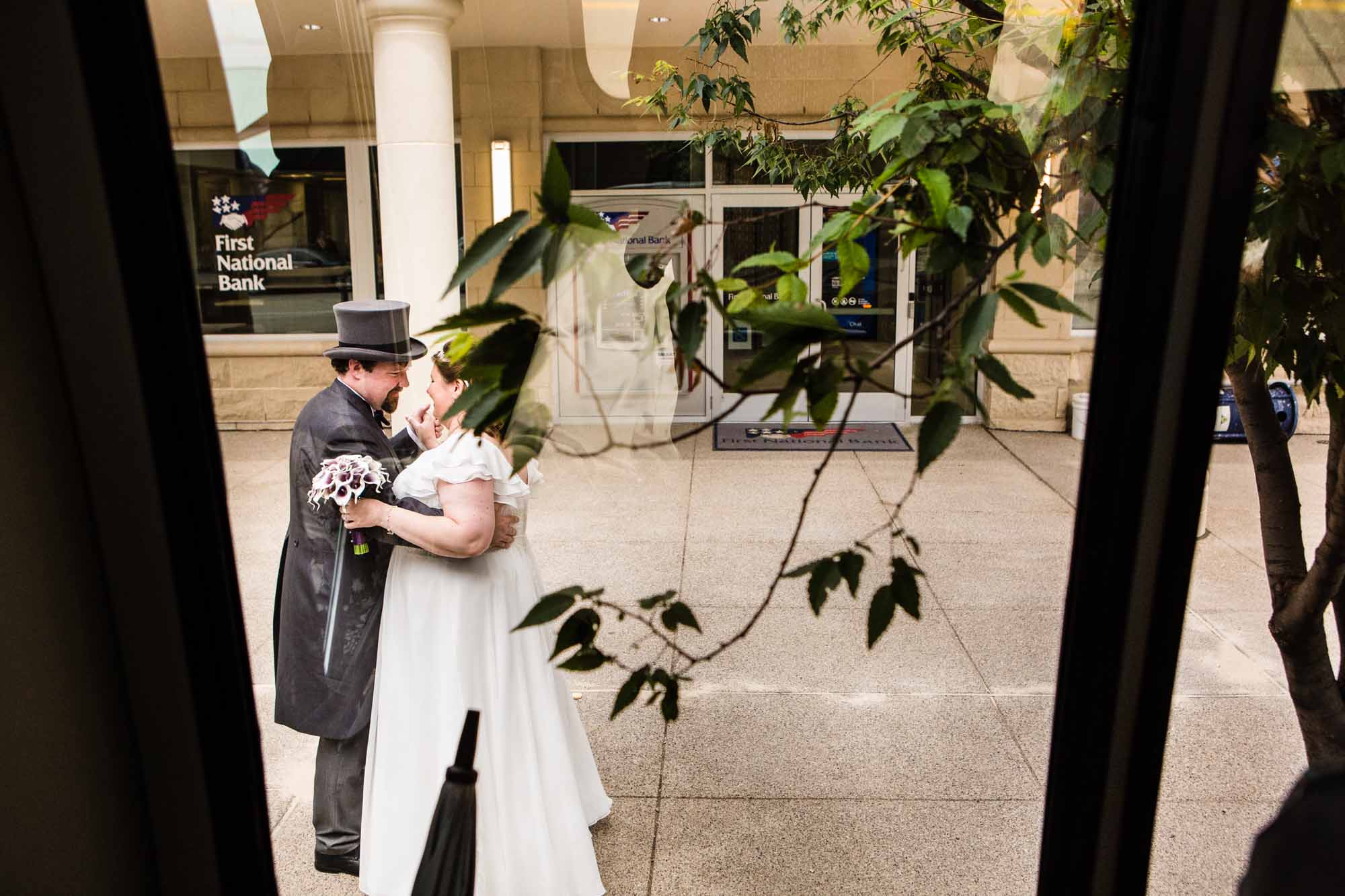 Jen and Josh @ Wyndham and Block House (at the Point) downtown in Pittsburgh  » Pamela Anticole, Pittsburgh Photographer, image size:2000x1333