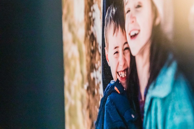 side view of metalprints images on aluminum sheet