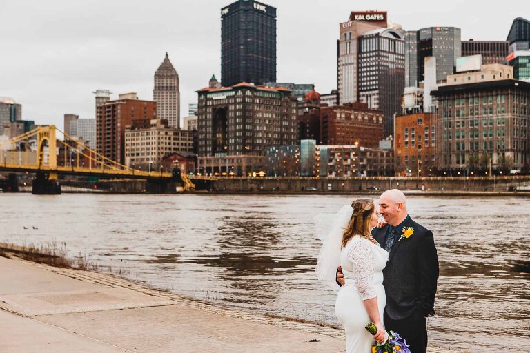 bride and groom elope in pittsburgh on the north shore area